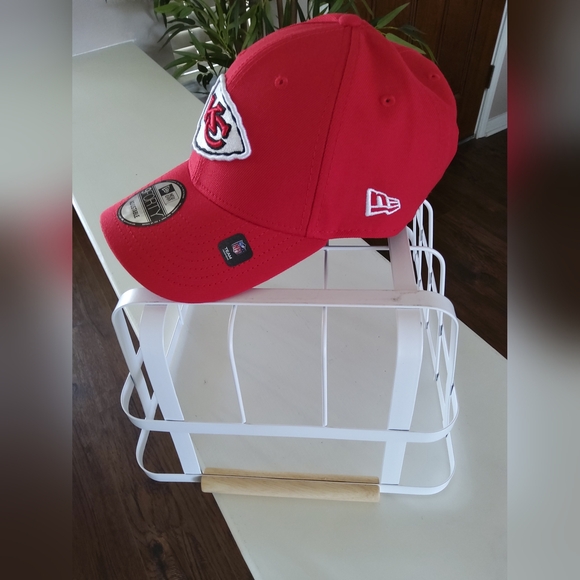Kansas City Chiefs New Era Red 9FORTY Cap with Emblem - Picture 5 of 6